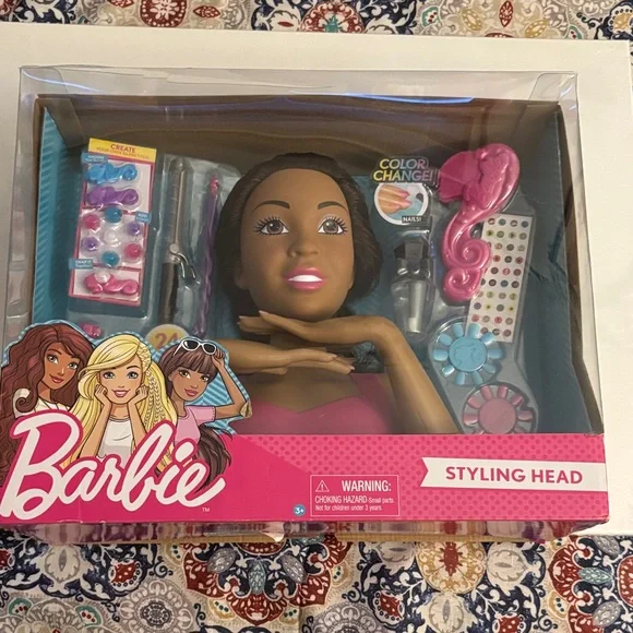 Barbie Styling Head with Pink and Blue Accessories - Picture 1 of 1